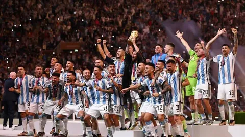 泰山队中超第8轮2-0胜广州城，克雷桑进球郑铮任意球助威